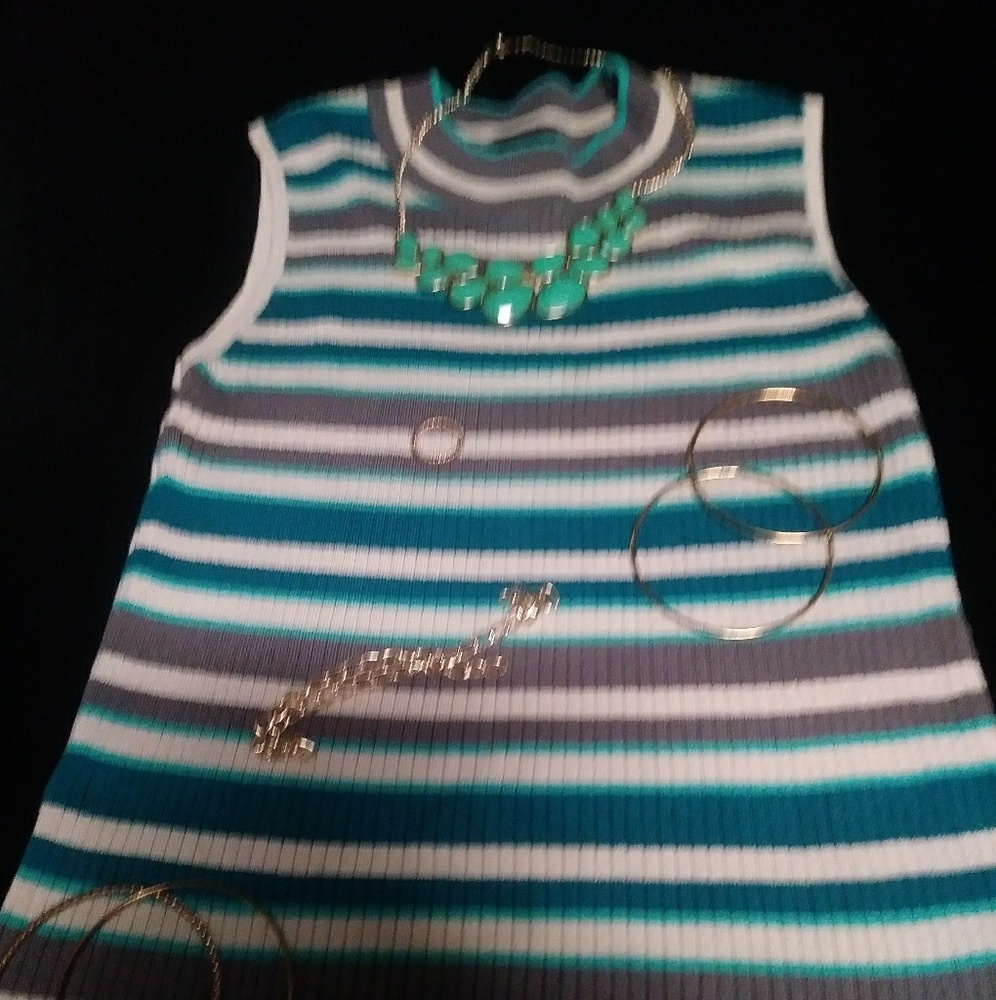 Crop Top - Picture 3 of 7